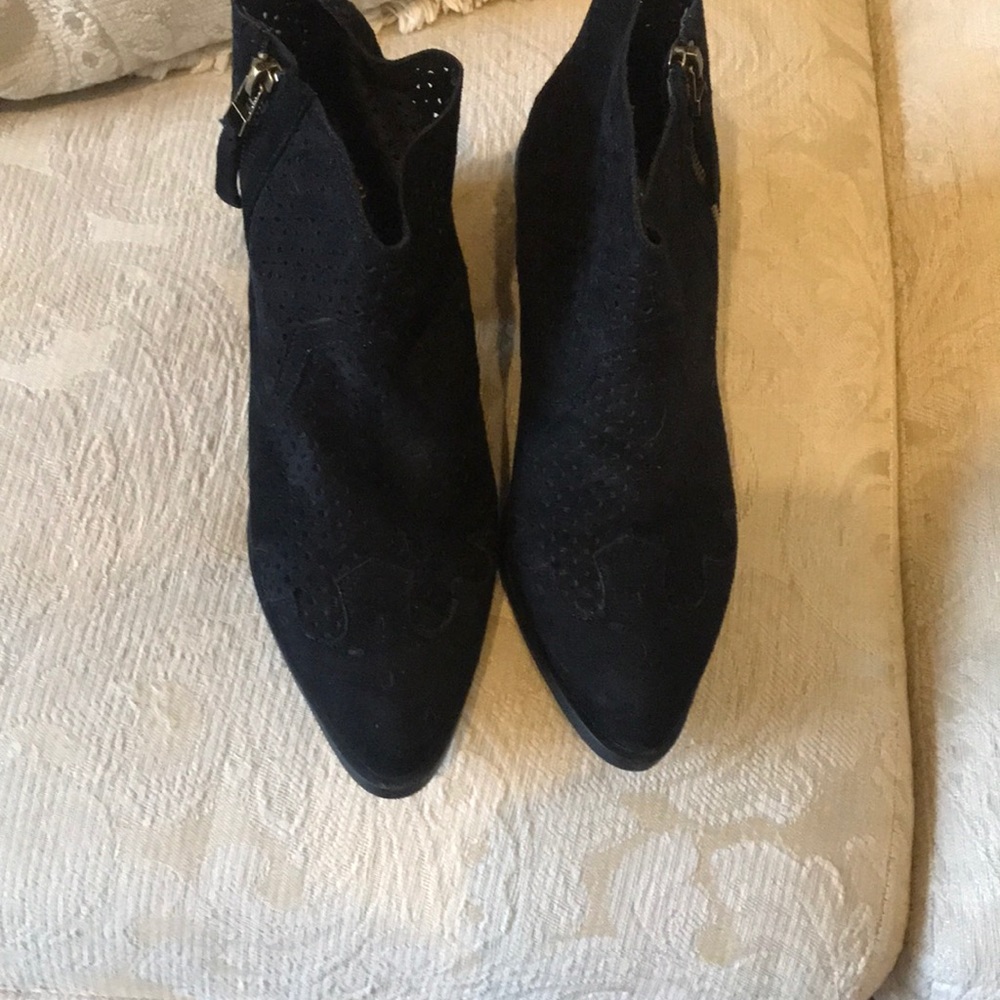Black boots - Picture 3 of 4